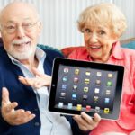 Los beneficios de introducir tecnología en la vida de las personas mayores
