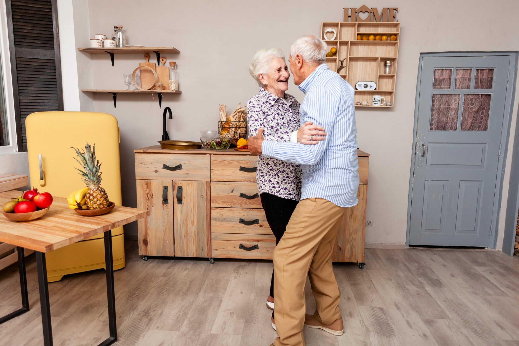 pareja envejeciendo en casa